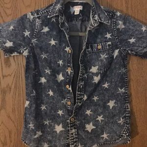 Used little boys shirt size6/7